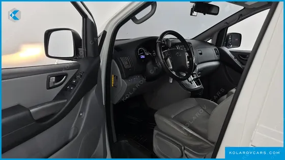HYUNDAI STAREX VAN 3-SEATER