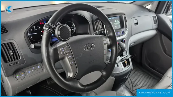 HYUNDAI STAREX VAN 3-SEATER