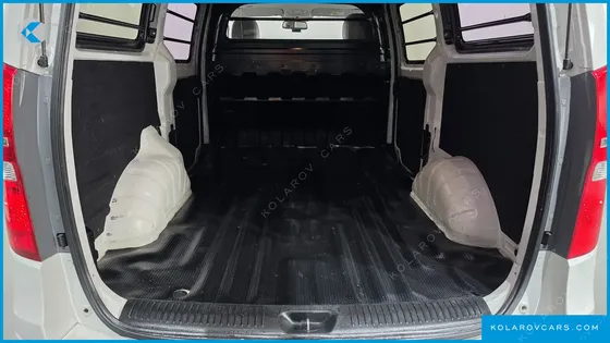 HYUNDAI STAREX VAN 3-SEATER