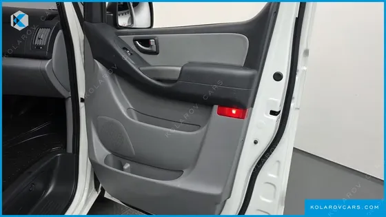 HYUNDAI STAREX VAN 3-SEATER