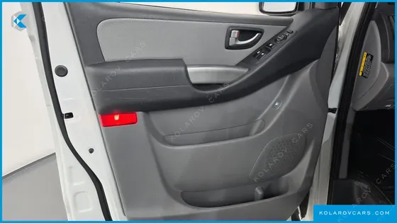 HYUNDAI STAREX VAN 3-SEATER