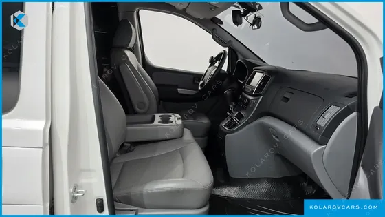 HYUNDAI STAREX VAN 3-SEATER