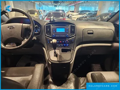 HYUNDAI STAREX VAN 5-SEATER