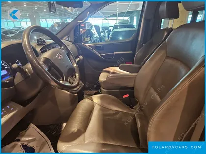 HYUNDAI STAREX VAN 5-SEATER