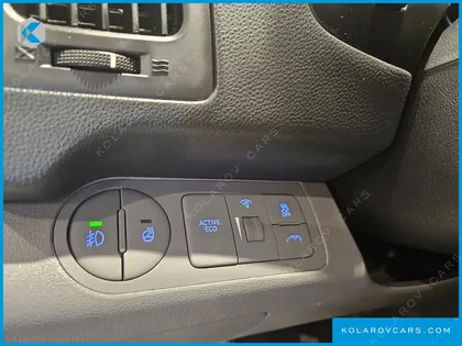 HYUNDAI STAREX VAN 5-SEATER