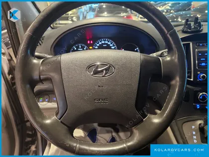 HYUNDAI STAREX VAN 5-SEATER