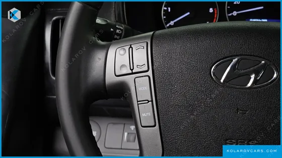 HYUNDAI STAREX WAGON 12-SEATER