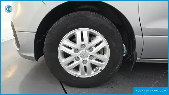 HYUNDAI STAREX VAN 5-SEATER