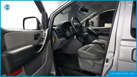 HYUNDAI STAREX VAN 5-SEATER