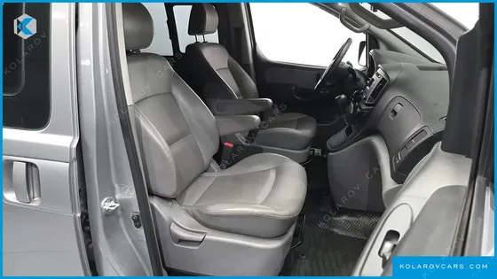 HYUNDAI STAREX VAN 5-SEATER