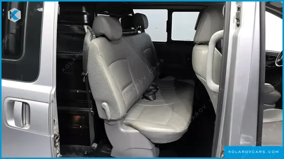 HYUNDAI STAREX VAN 5-SEATER