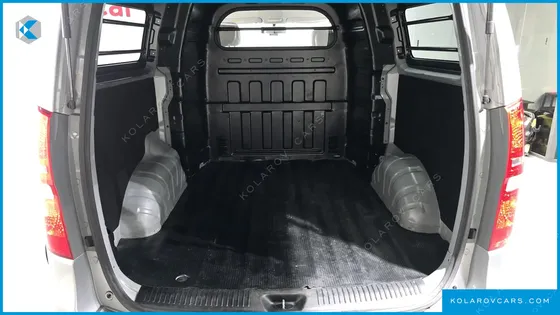 HYUNDAI STAREX VAN 5-SEATER