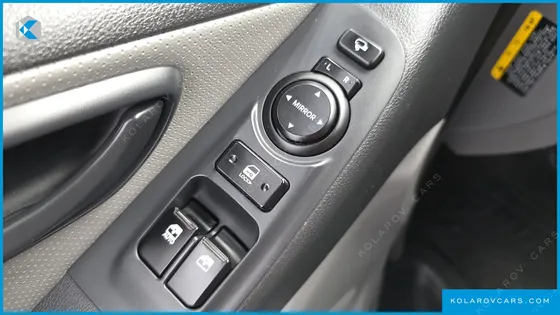 HYUNDAI STAREX VAN 5-SEATER