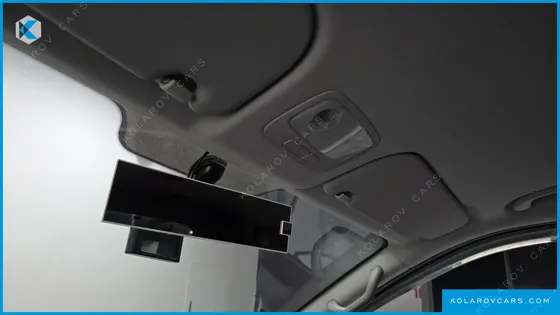 HYUNDAI STAREX VAN 5-SEATER