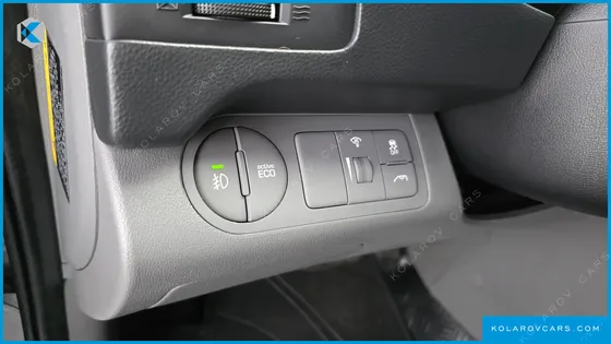 HYUNDAI STAREX VAN 5-SEATER