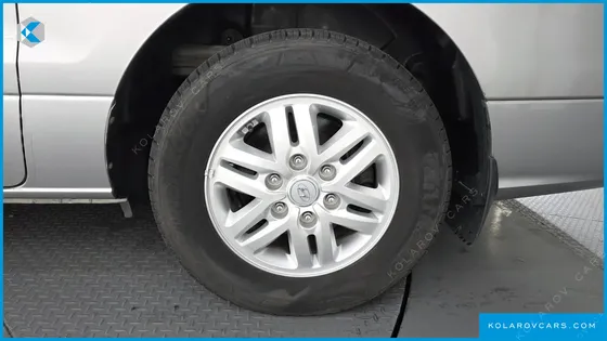 HYUNDAI STAREX VAN 5-SEATER