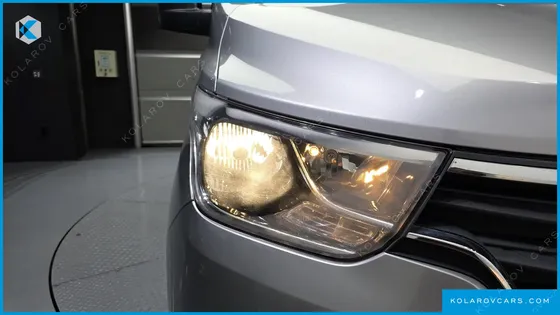 HYUNDAI STAREX VAN 5-SEATER