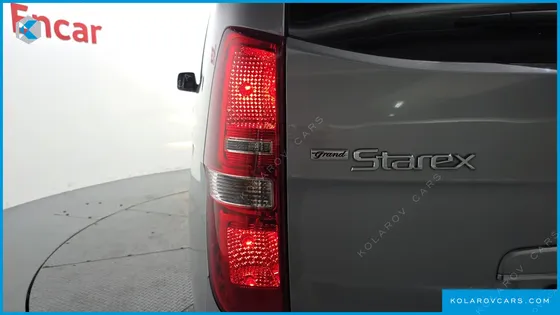 HYUNDAI STAREX VAN 5-SEATER