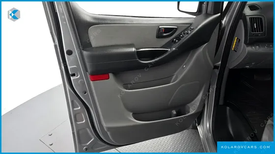 HYUNDAI STAREX VAN 5-SEATER