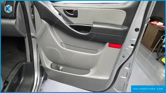 HYUNDAI STAREX VAN 5-SEATER