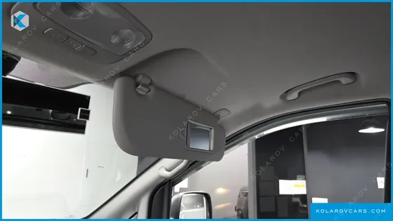 HYUNDAI STAREX VAN 5-SEATER