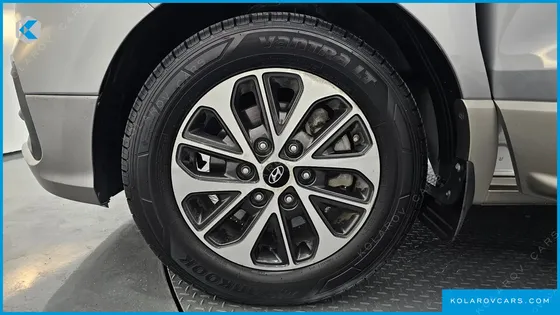 HYUNDAI STAREX URBAN 9-SEATER