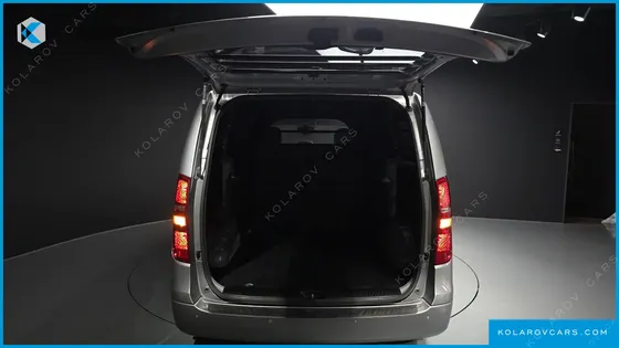 HYUNDAI STAREX VAN 5-SEATER