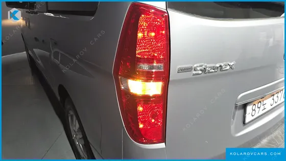 HYUNDAI STAREX VAN 5-SEATER