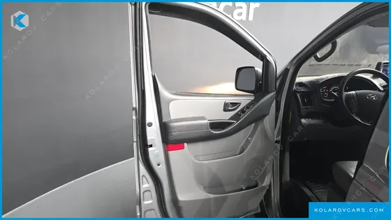HYUNDAI STAREX VAN 5-SEATER