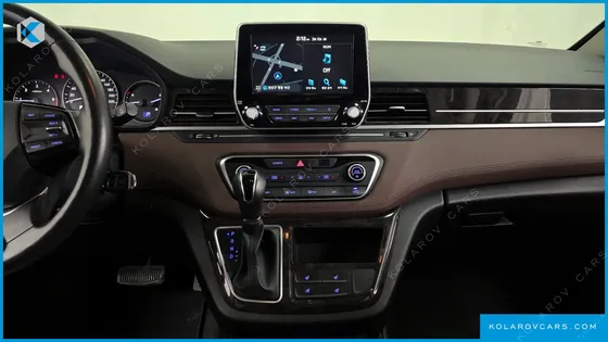 HYUNDAI STAREX URBAN 9-SEATER