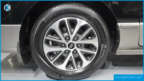 HYUNDAI STAREX URBAN 9-SEATER