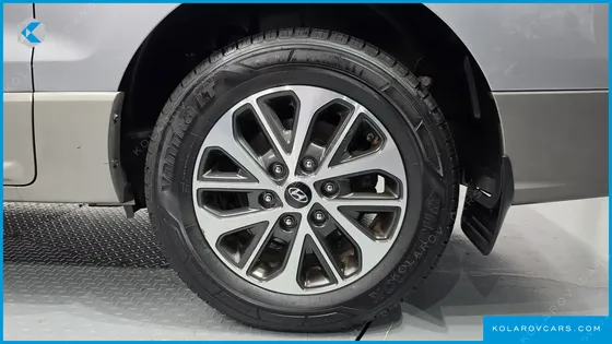 HYUNDAI STAREX 4WD URBAN 9-SEATER