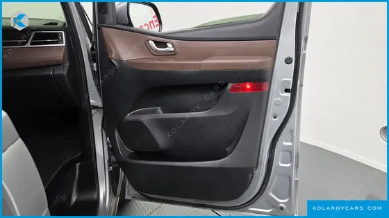 HYUNDAI STAREX 4WD URBAN 9-SEATER
