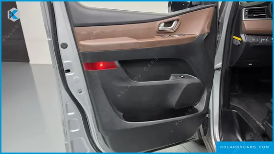 HYUNDAI STAREX 4WD URBAN 9-SEATER