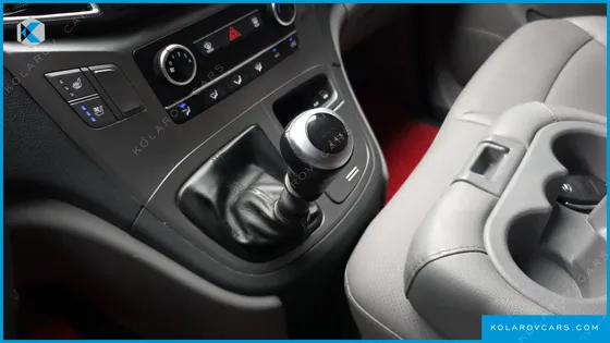 HYUNDAI STAREX VAN 3-SEATER