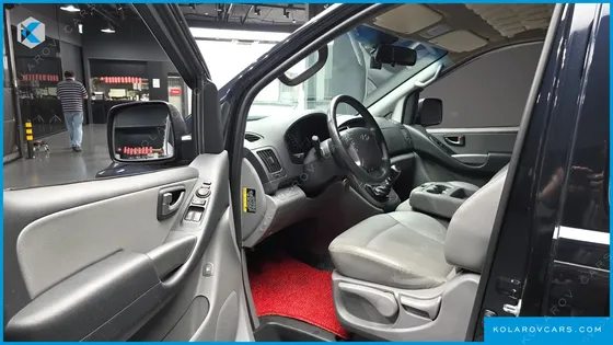 HYUNDAI STAREX VAN 3-SEATER