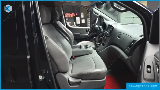 HYUNDAI STAREX VAN 3-SEATER