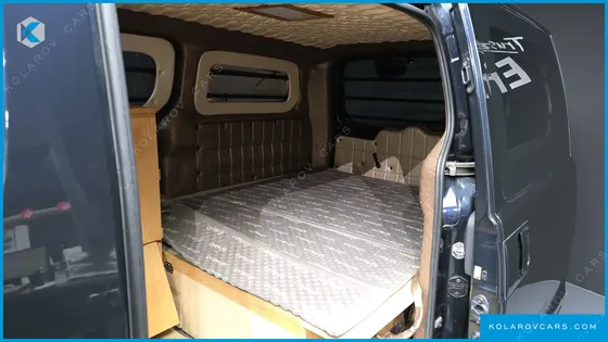 HYUNDAI STAREX VAN 3-SEATER