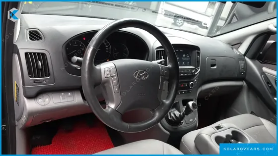 HYUNDAI STAREX VAN 3-SEATER