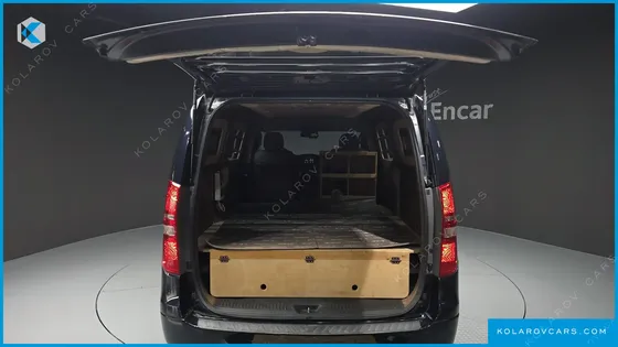 HYUNDAI STAREX VAN 3-SEATER