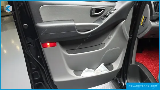 HYUNDAI STAREX VAN 3-SEATER