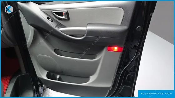 HYUNDAI STAREX VAN 3-SEATER