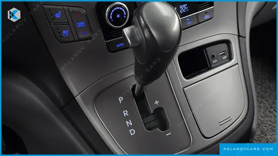 HYUNDAI STAREX WAGON 12-SEATER