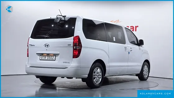 HYUNDAI STAREX VAN 5-SEATER