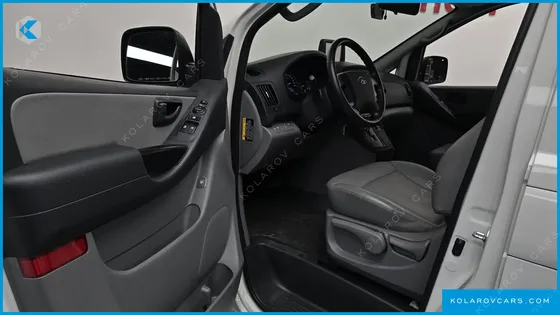 HYUNDAI STAREX VAN 5-SEATER