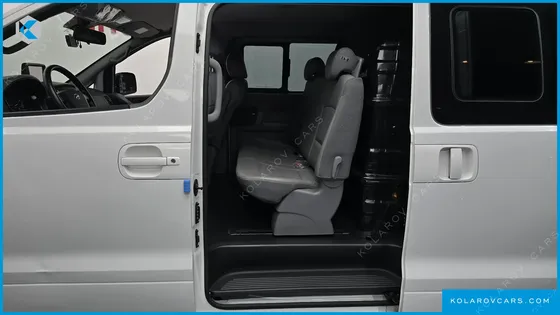 HYUNDAI STAREX VAN 5-SEATER