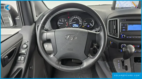 HYUNDAI STAREX VAN 5-SEATER