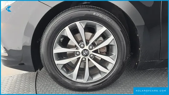 HYUNDAI GRANDEUR HG240 LUXURY