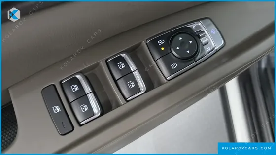 KIA CARNIVAL GASOLINE 9-SEATER NOBLESSE