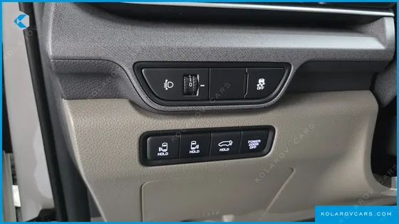 KIA CARNIVAL GASOLINE 9-SEATER NOBLESSE